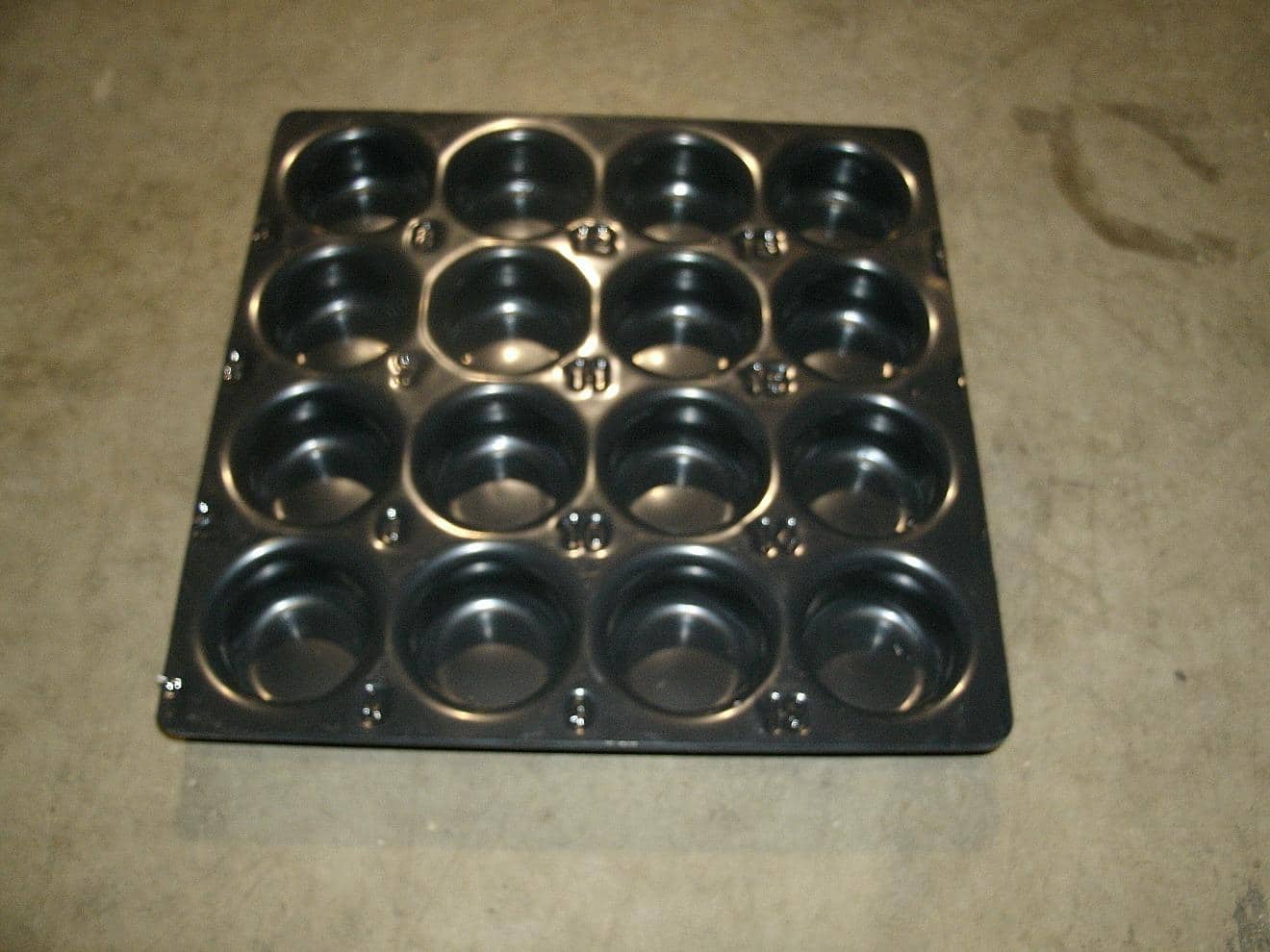 16-Round-Cavity-Tray