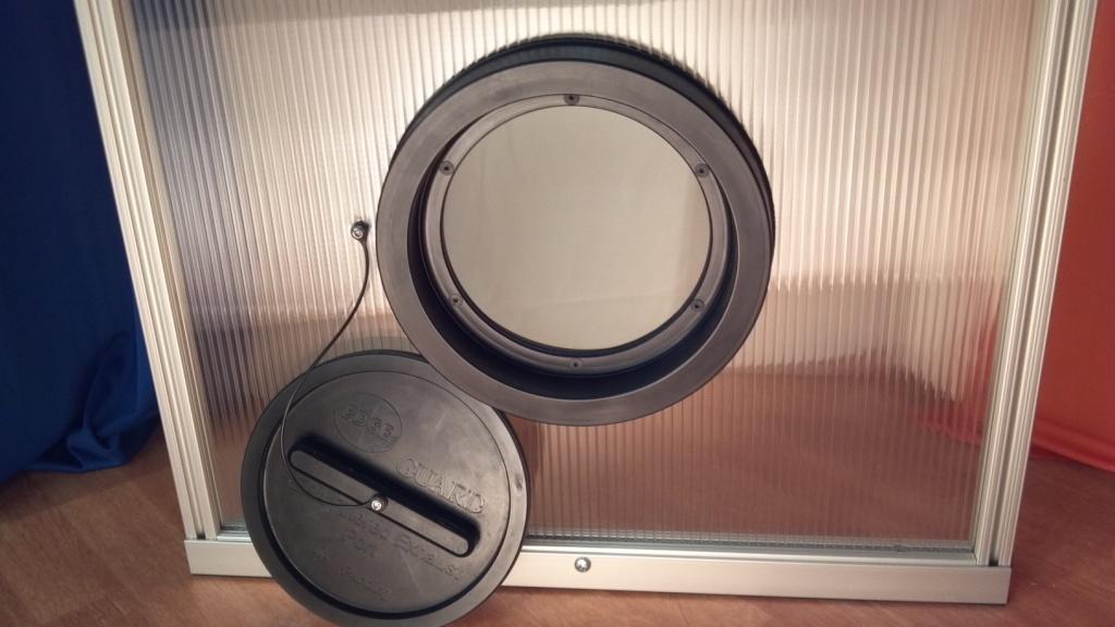 Quick ports for HEPA filter systems in panels